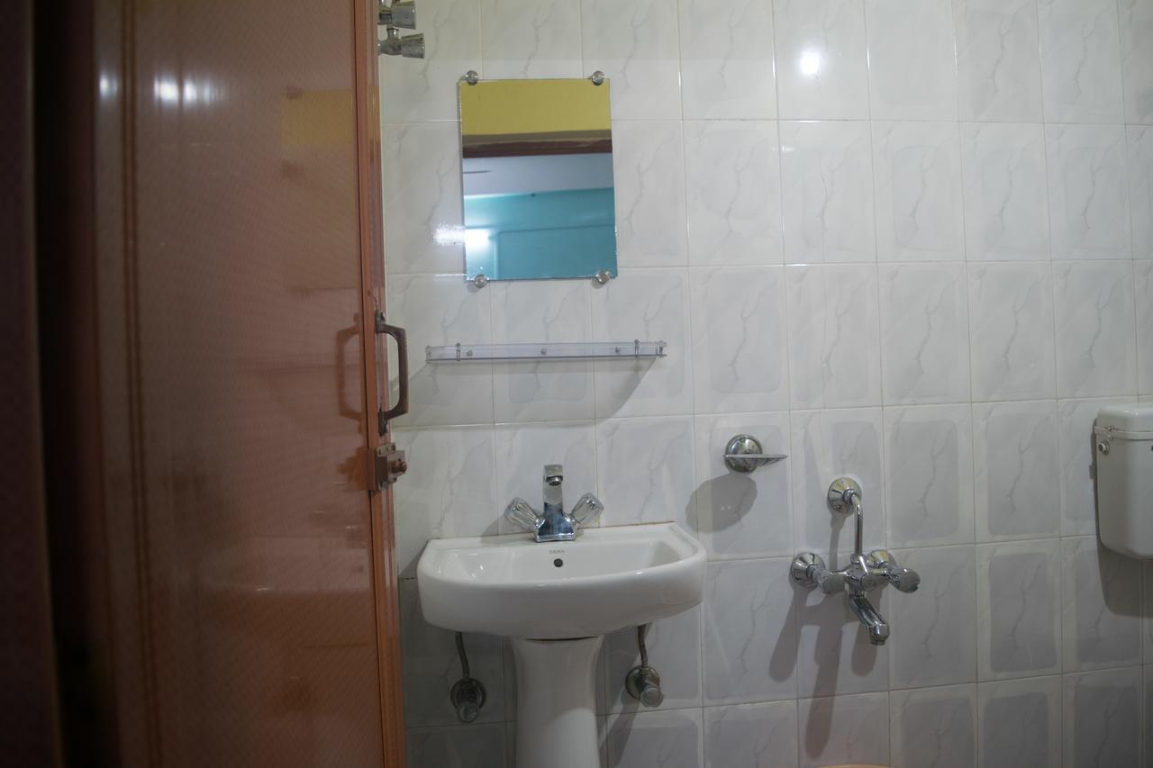 Sewak Lodge Силчар Экстерьер фото